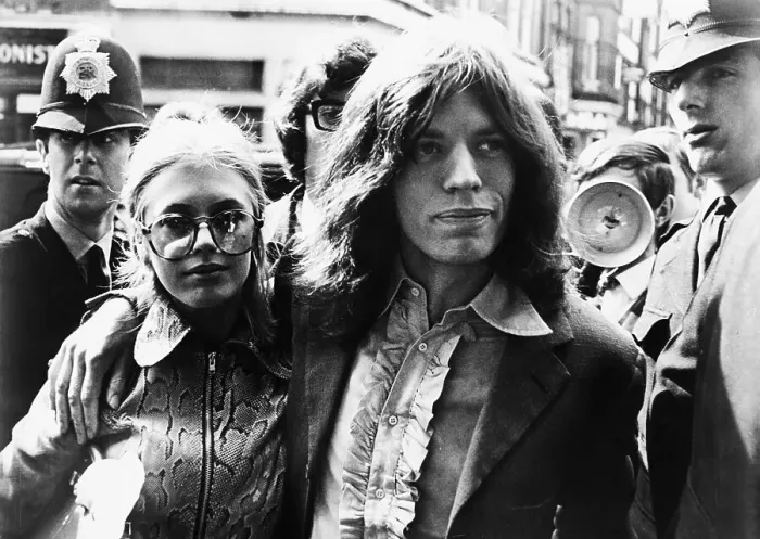 Framed Print : Mick Jagger and Marianne Faithfull Arriving at Court Framed Print : Mick Jagger and Marianne Faithfull Arriving at Court