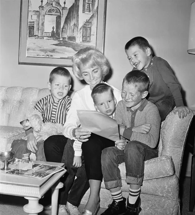 Framed Print : Mickey Mantle Family Read News Dispatch Framed Print : Mickey Mantle Family Read News Dispatch