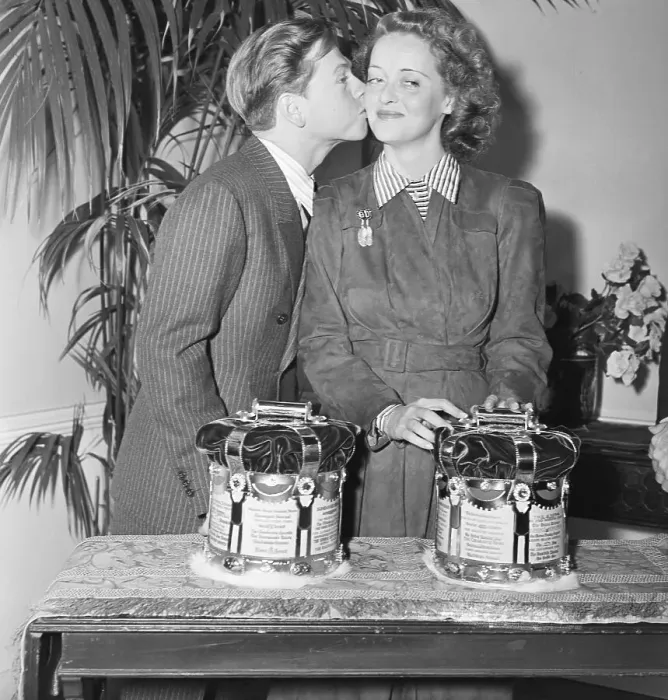 Framed Print : Mickey Rooney And Bette Davis Framed Print : Mickey Rooney And Bette Davis
