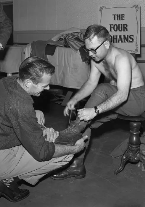 : Mickey Rooney Changing Wardrobe : Mickey Rooney Changing Wardrobe