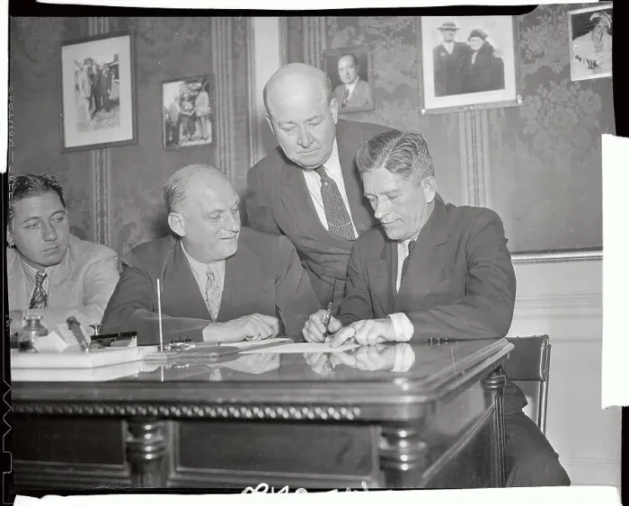Framed Print : Mike Jacobs Signing Contract with Robert Williams Framed Print : Mike Jacobs Signing Contract with Robert Williams