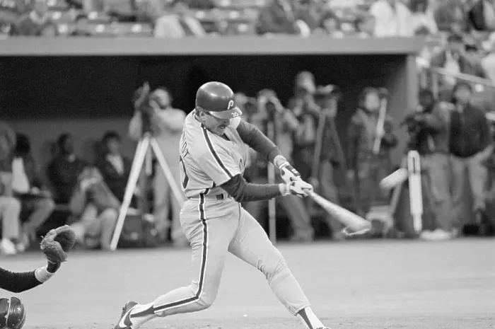 Framed Print : Mike Schmidt In Mid-Homerun-Swing Framed Print : Mike Schmidt In Mid-Homerun-Swing