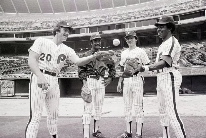 Framed Print : Mike Schmidt Tossing Ball W / Infielders Framed Print : Mike Schmidt Tossing Ball W / Infielders