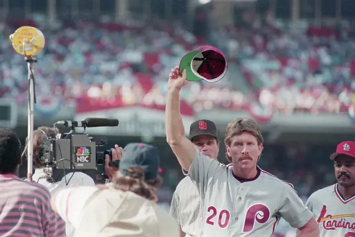 Framed Print : Mike Schmidt Waves to the Crowd