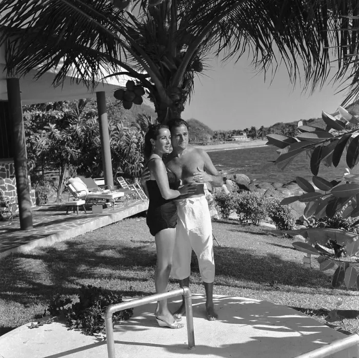 Framed Print : Mike Todd and Liz Taylor on Honeymoon Framed Print : Mike Todd and Liz Taylor on Honeymoon