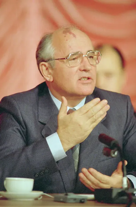 Framed Print : Mikhail Gorbachev Gesturing with His Hands Framed Print : Mikhail Gorbachev Gesturing with His Hands