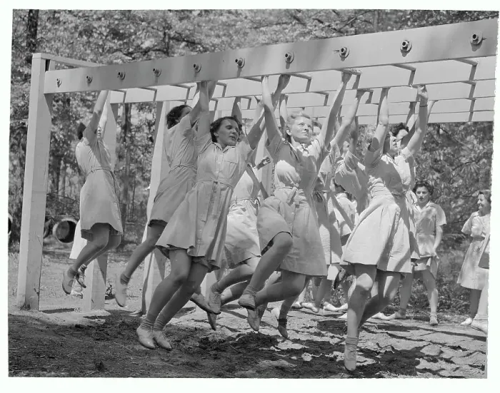 Framed Print : Military Women Training on Obstacle Course