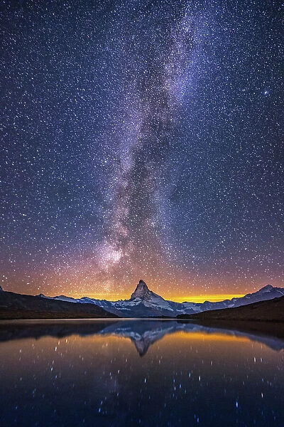 Milkyway at Stellisee lake with Matterhorn background