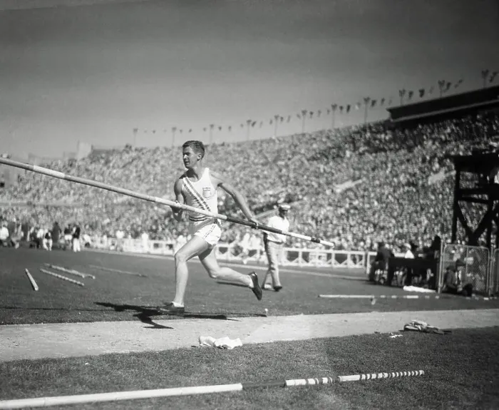 Framed Print : Bill Miller Pole Vaulting at The Olympics Framed Print : Bill Miller Pole Vaulting at The Olympics