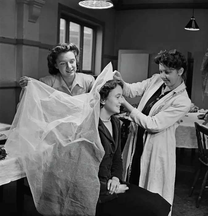Framed Print : Millinery Class At Bromley School Of Art
