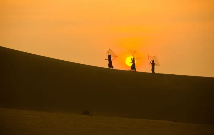 Framed Print : Minority Cham Girls on Sand Dune in beautiful sunsire / dawn Framed Print : Minority Cham Girls on Sand Dune in beautiful sunsire / dawn
