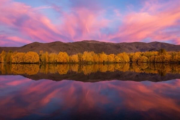 The mirror lake in autumn season, South Island, New Zealand