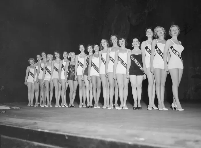 Framed Print : Miss America Contestants in Swimsuit Competition Framed Print : Miss America Contestants in Swimsuit Competition