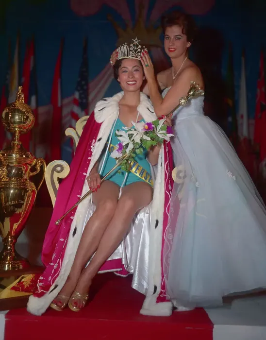 Framed Print : Miss Universe 1959 Being Crowned by Predecessor