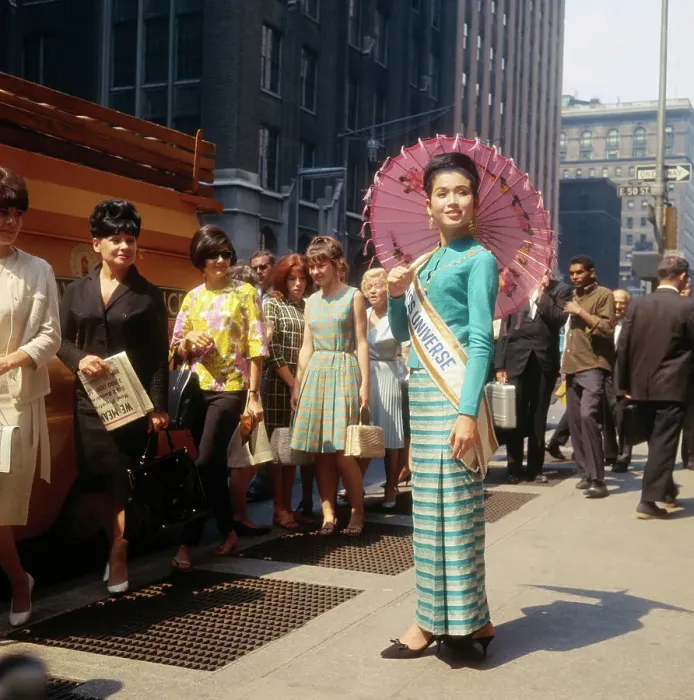 Framed Print : Miss Universe Apasra Hongsakula in New York Framed Print : Miss Universe Apasra Hongsakula in New York