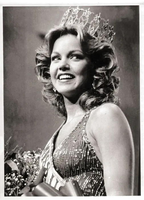 Framed Print : Miss USA Smiling After Being Crowned Framed Print : Miss USA Smiling After Being Crowned