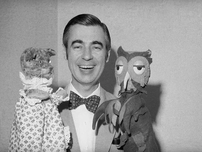 : Mister Rogers with Owl and Cat Puppets : Mister Rogers with Owl and Cat Puppets