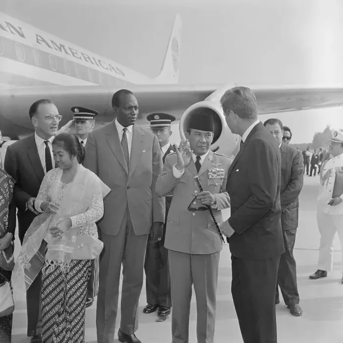Framed Print : Mobido Keita with John F. Kennedy and Sukarno Framed Print : Mobido Keita with John F. Kennedy and Sukarno