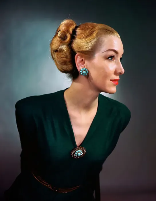 Framed Print : Model Lynn Engler Wearing Jewelry Framed Print : Model Lynn Engler Wearing Jewelry