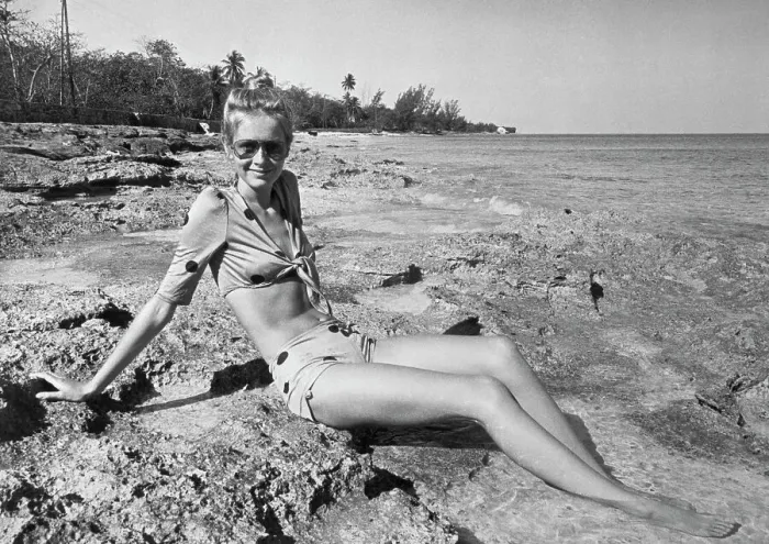 Framed Print : Model Twiggy at the Beach Framed Print : Model Twiggy at the Beach