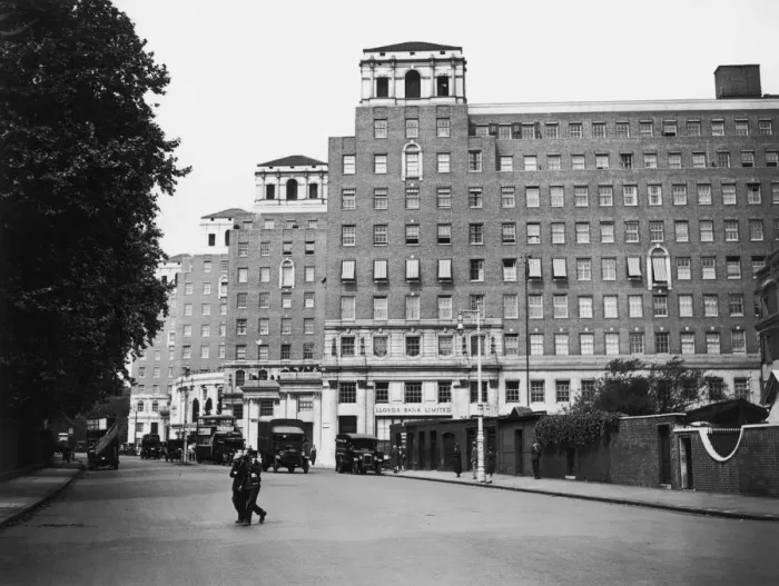 Framed Print : Modern Park Lane