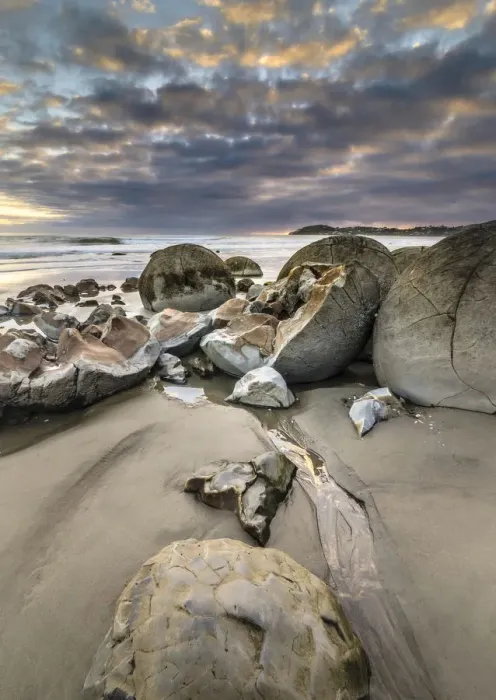 Framed Print : Moeraki Boulders, geological feature, round rock balls, some fragments lying broken in ruins on the beach, Coastal Otago, Moeraki, South Island, New Zealand, Oceania Framed Print : Moeraki Boulders, geological feature, round rock balls, some fragments lying broken in ruins on the beach, Coastal Otago, Moeraki, South Island, New Zealand, Oceania