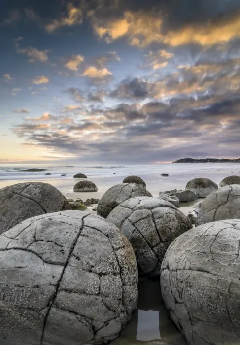 Framed Print : Moeraki Boulders, geological feature, round rock balls, Coastal Otago, Moeraki, South Island, New Zealand, Oceania
