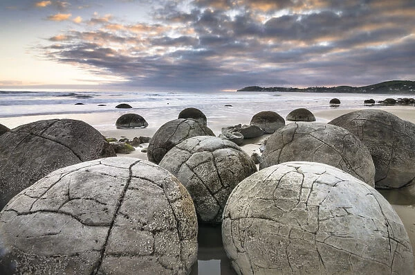 Moeraki Boulders, geological feature, round rock balls, Coastal Otago, Moeraki, South Island, New Zealand, Oceania