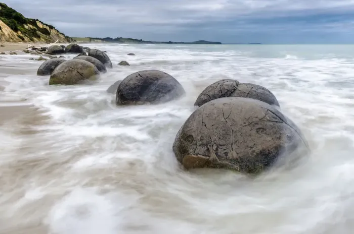 Framed Print : Moeraki Boulders, geological feature, round rock balls, washed by the waves of the surf at high tide, Coastal Otago, Moeraki, South Island, New Zealand, Oceania Framed Print : Moeraki Boulders, geological feature, round rock balls, washed by the waves of the surf at high tide, Coastal Otago, Moeraki, South Island, New Zealand, Oceania