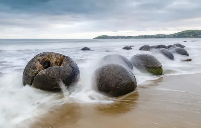 Framed Print : Moeraki Boulders, geological feature, round rock balls, washed by the waves of the surf at high tide, Coastal Otago, Moeraki, South Island, New Zealand, Oceania