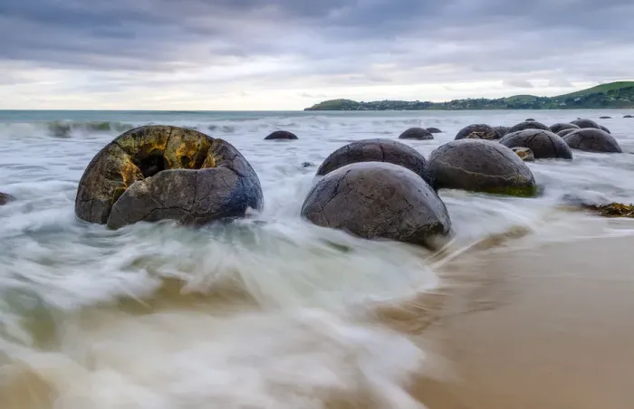 Framed Print : Moeraki Boulders, spherical rocks, East Coast, Otago, South Island, New Zealand, Oceania Framed Print : Moeraki Boulders, spherical rocks, East Coast, Otago, South Island, New Zealand, Oceania