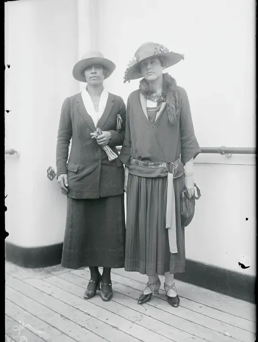 Framed Print : Molla Mallory and Edith Sigourney Framed Print : Molla Mallory and Edith Sigourney