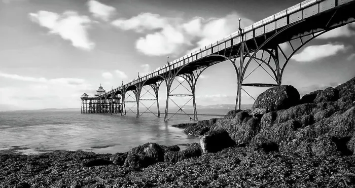 Framed Print : Monochrome Clevedon Pier Framed Print : Monochrome Clevedon Pier