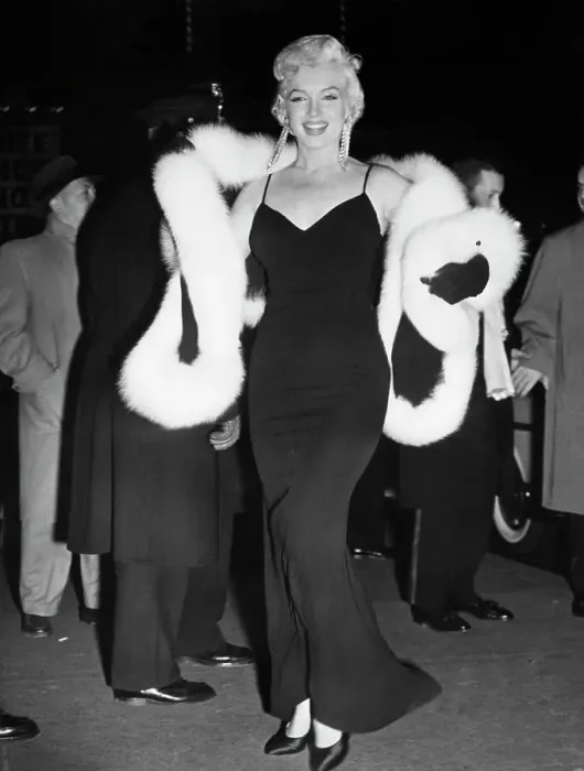 Framed Print : Monroe Arrives For Premiere Framed Print : Monroe Arrives For Premiere
