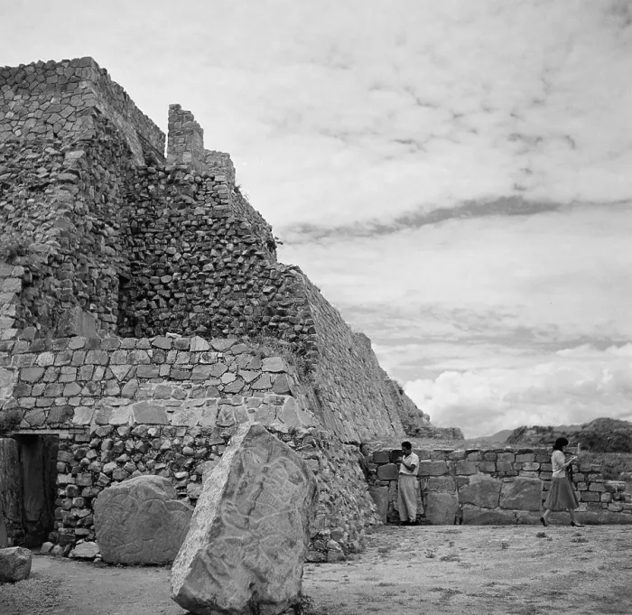 Framed Print : Monte Alban, Mexico Framed Print : Monte Alban, Mexico