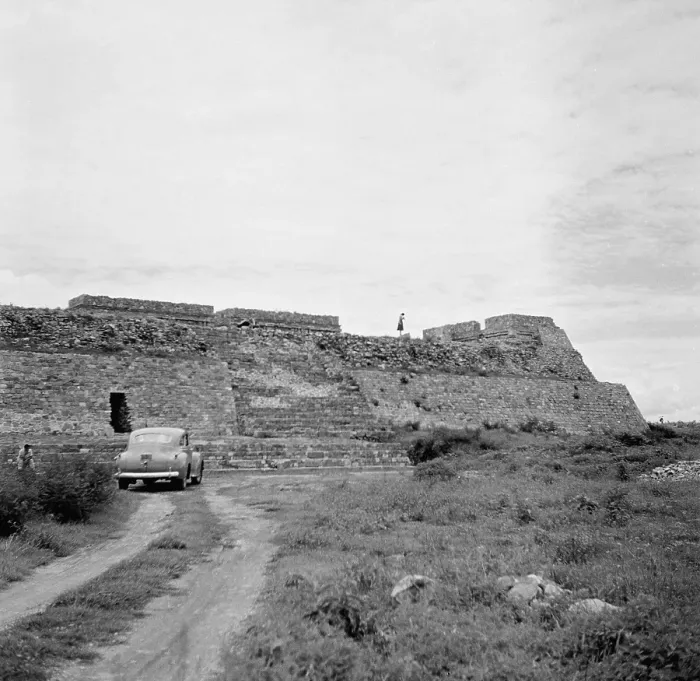 Framed Print : Monte Alban, Mexico Framed Print : Monte Alban, Mexico
