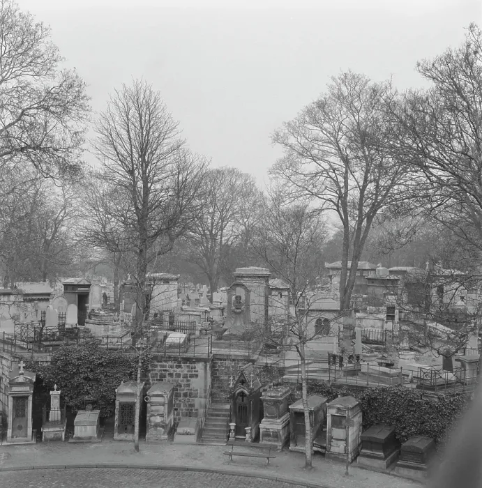 Framed Print : Montmartre Cemetery Framed Print : Montmartre Cemetery