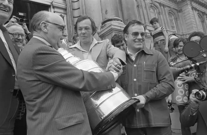 Framed Print : Montreal Canadians and Mayor Jean Drapeau with Stanley Cup