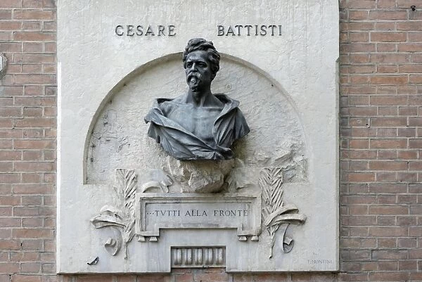 Monument to Cesare Battisti, politician, Piazza Indepenzia, Verona, Veneto, Italy