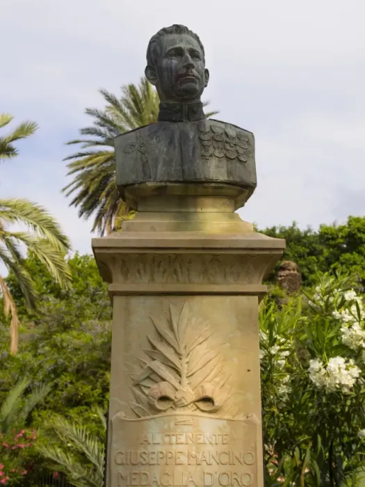Framed Print : Monument of Giuseppe Mancino, Piazza delle Vittoria, Palermo, Sicily, Italy