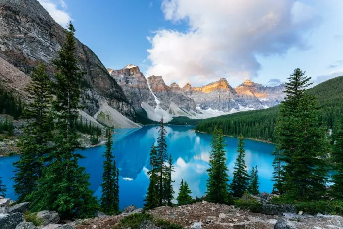 Framed Print : Moraine Lake, sunrise view. Canadian Rockies, Alberta, Canada