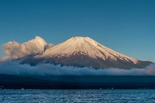 Morning sun shines Fuji