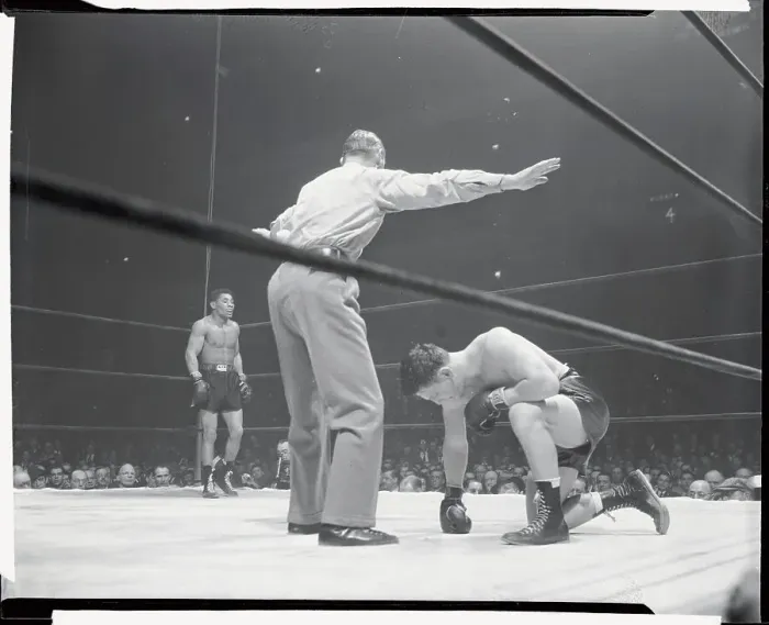 Framed Print : Morris Reif on Canvas During Bout with Beau Jack Framed Print : Morris Reif on Canvas During Bout with Beau Jack