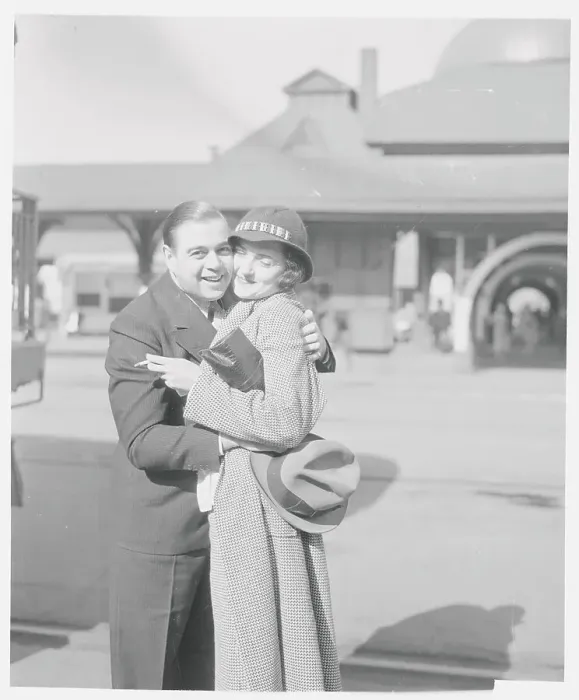 Framed Print : Morton Downey Embracing His Wife Barbara Bennett Framed Print : Morton Downey Embracing His Wife Barbara Bennett