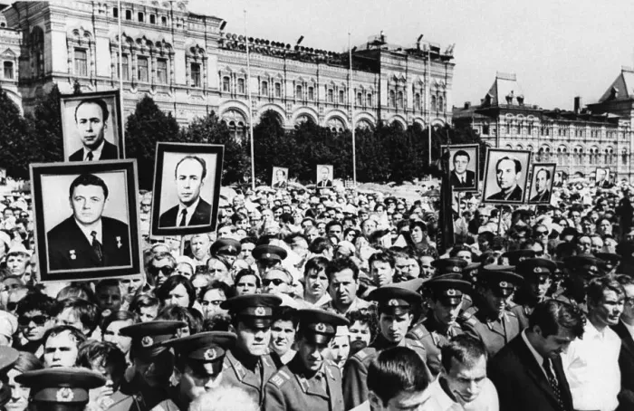 Framed Print : Moscow Funeral For Soyuz Cosmonauts Framed Print : Moscow Funeral For Soyuz Cosmonauts