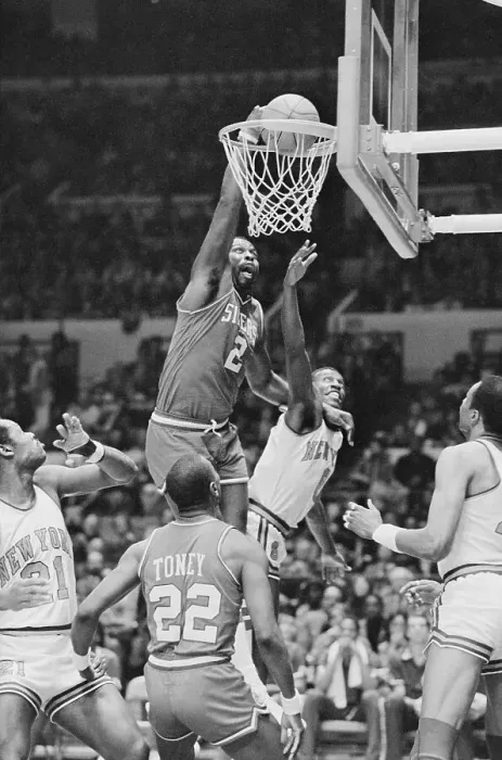 Framed Print : Moses Malone and Trent Tucker During Game Framed Print : Moses Malone and Trent Tucker During Game