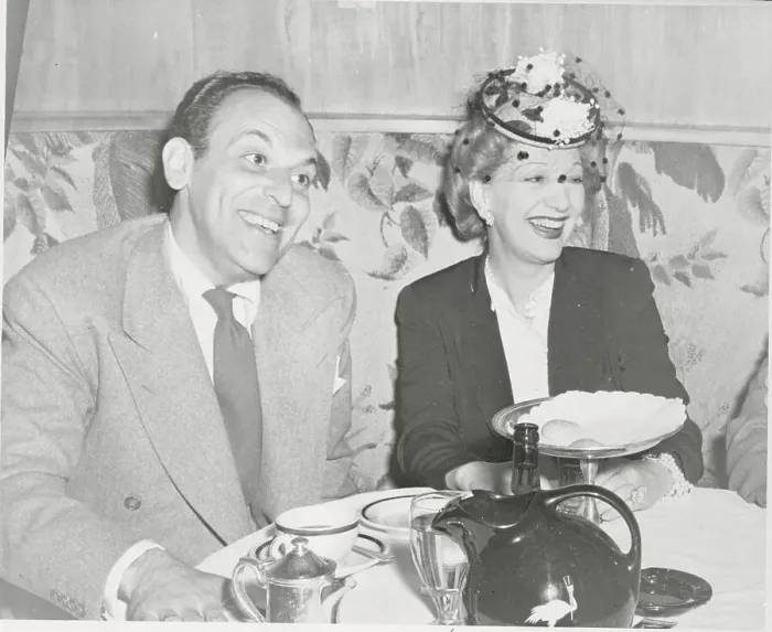 Framed Print : Moss Hart and Gertrude Lawrence Dining Together Framed Print : Moss Hart and Gertrude Lawrence Dining Together