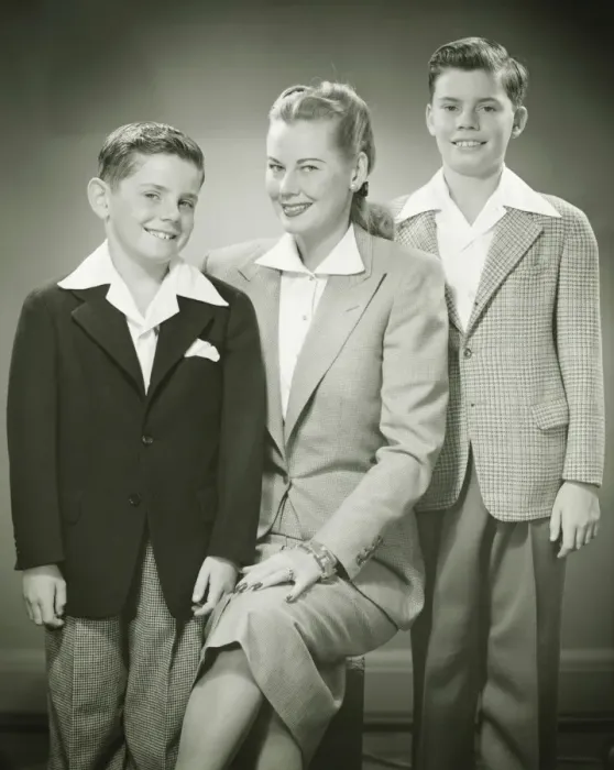 Framed Print : Mother with brothers (8-9) (10-11) sitting in studio, smiling, (B&W), portrait Framed Print : Mother with brothers (8-9) (10-11) sitting in studio, smiling, (B&W), portrait