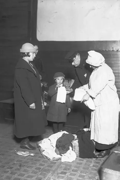 Framed Print : Mother and Child Inspected at Ellis Island Framed Print : Mother and Child Inspected at Ellis Island
