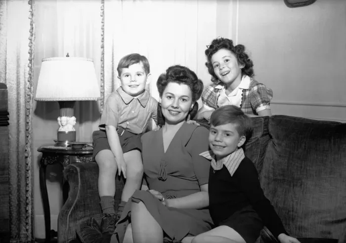Framed Print : Mother with three children (4-5, 6-7, 8-9) posing in living room, (B&W), portrait Framed Print : Mother with three children (4-5, 6-7, 8-9) posing in living room, (B&W), portrait